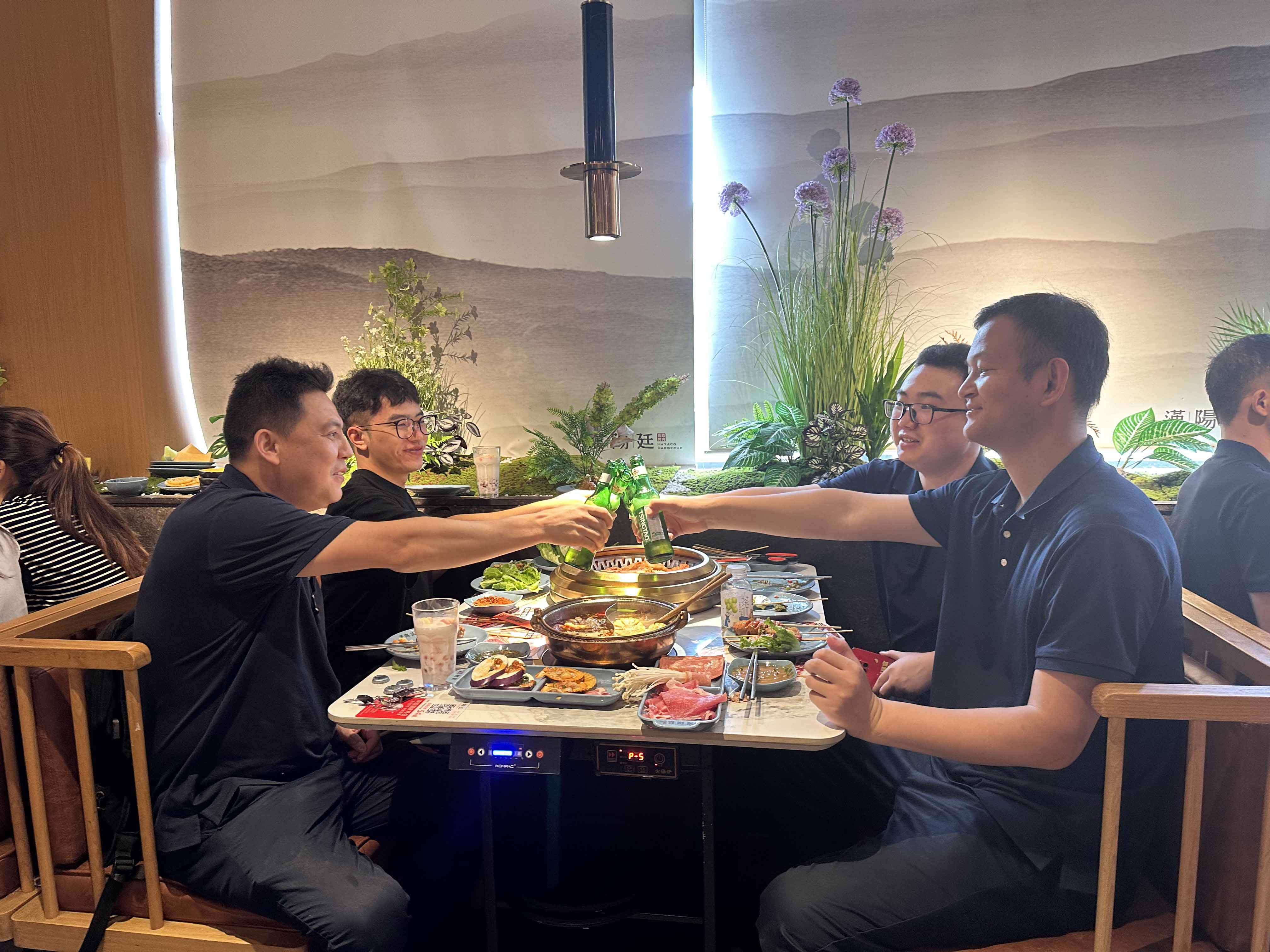 久信达科技公司员工齐聚光明区蠄蜍石，开启活力爬山之旅暨团建活动(图5)