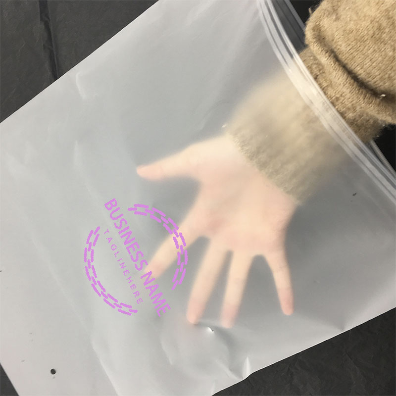 磨砂自粘式降解服装袋产品优点介绍(图1)